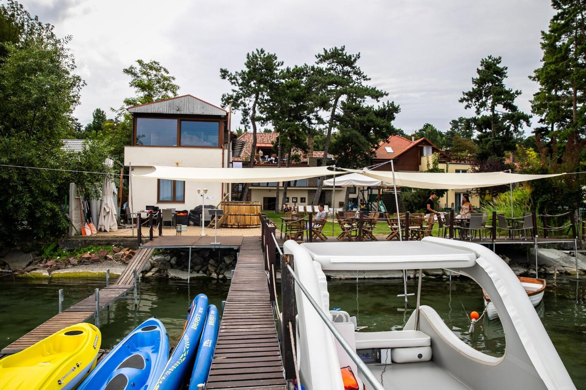 Royal Mediterran Siófok Exteriör bild