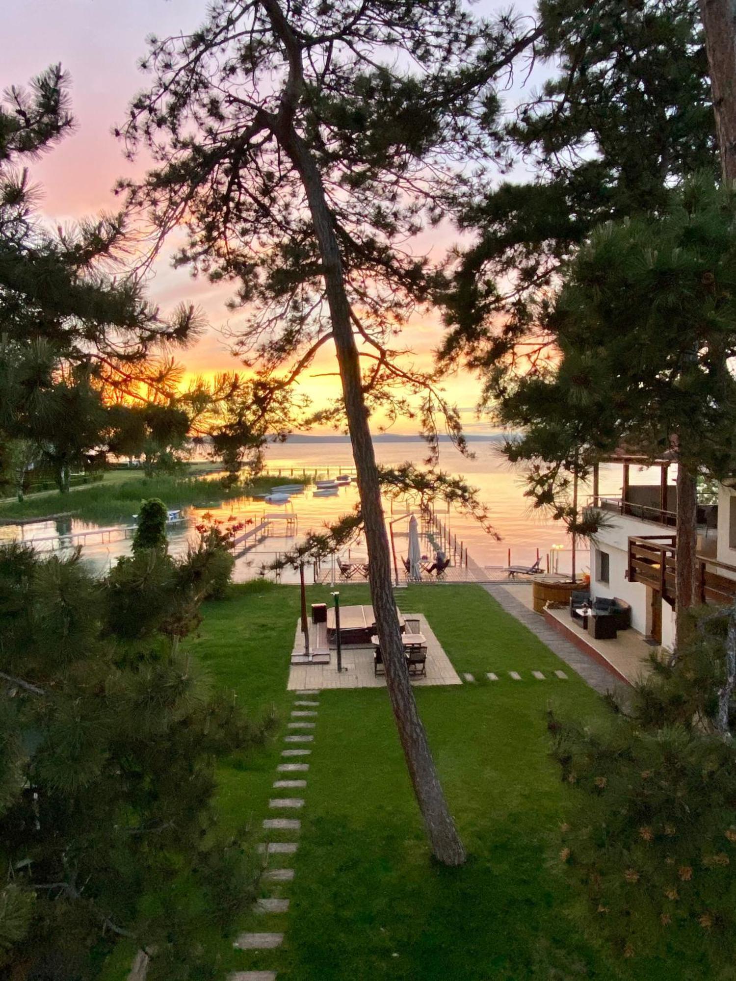 Royal Mediterran Siófok Exteriör bild