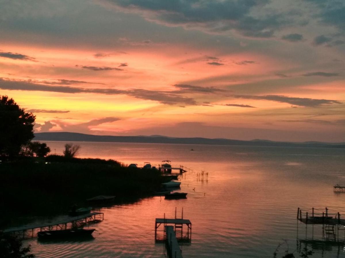 Royal Mediterran Siófok Exteriör bild